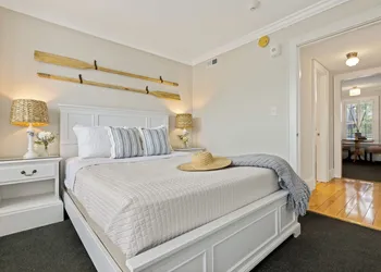 Tranquil House Inn hotel thumbnail 6