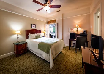 The Hotel Paisano hotel thumbnail 8