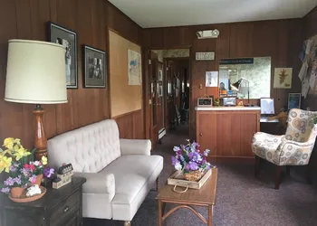 The Colonial Motel hotel thumbnail 2