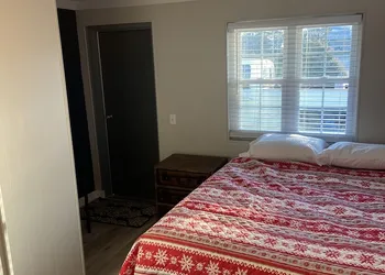 Yellow Springs Motel hotel thumbnail 4