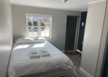 Yellow Springs Motel hotel thumbnail 5