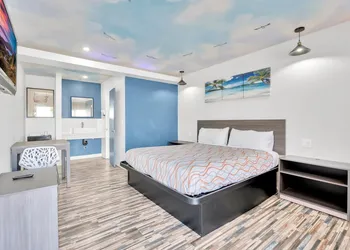 Tradewinds Motel hotel thumbnail 6