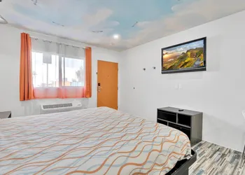 Tradewinds Motel hotel thumbnail 8