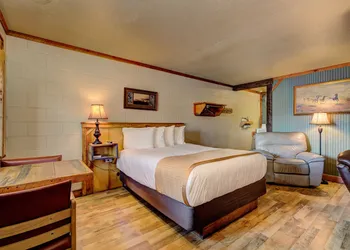 Holiday Motel & RV Park hotel thumbnail 3