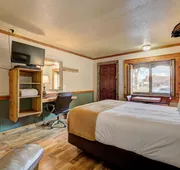Holiday Motel & RV Park hotel detail image 5