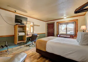 Holiday Motel & RV Park hotel thumbnail 5