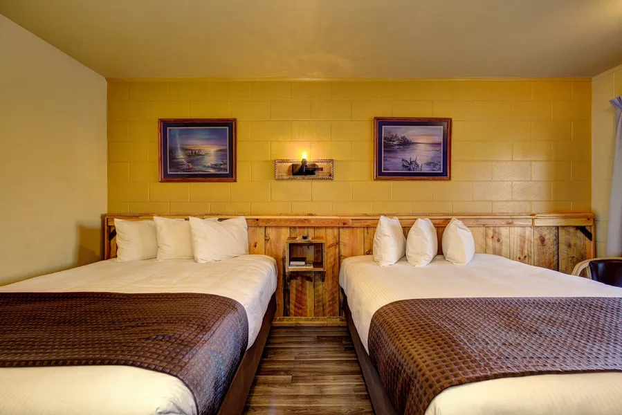 Holiday Motel & RV Park hotel detail image 6