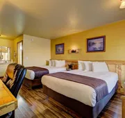 Holiday Motel & RV Park hotel detail image 7