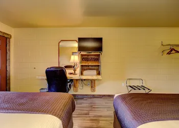 Holiday Motel & RV Park hotel thumbnail 8
