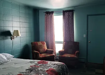 Viking Inn hotel thumbnail 7