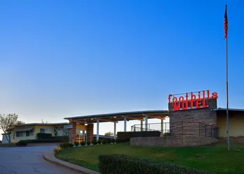 The Foothills Motel hotel thumbnail 2