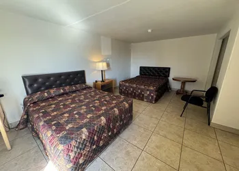 Airport Motel hotel thumbnail 2
