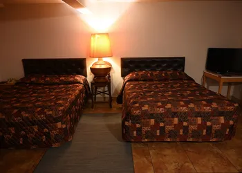 Airport Motel hotel thumbnail 3