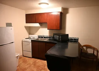 Airport Motel hotel thumbnail 5