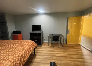 Red Crown Inn hotel thumbnail 8