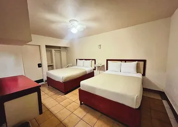 Hotel León hotel thumbnail 5