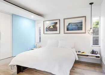 Ocean Treasure Beachside Suites hotel thumbnail 4
