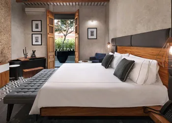 Diez Diez Collection hotel thumbnail 7