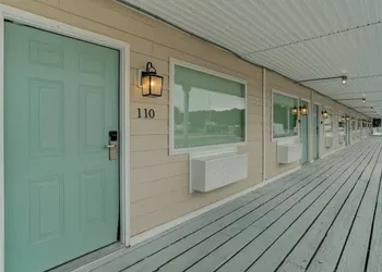 Dockside Inn hotel thumbnail 8