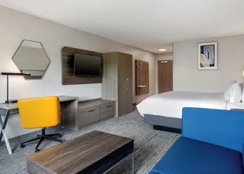 Holiday Inn Express & Suites Pittsfield-Lenox-Berkshires by IHG hotel thumbnail 5