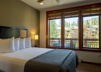 The Village Lodge hotel thumbnail 6