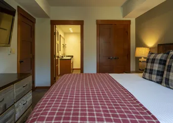 The Village Lodge hotel thumbnail 7