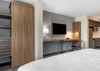 MainStay Suites Waukee - West Des Moines hotel thumbnail 6