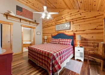 Ozarks Oasis 4 Bedroom Cabin by RedAwning hotel thumbnail 2