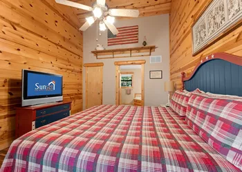 Ozarks Oasis 4 Bedroom Cabin by RedAwning hotel thumbnail 3