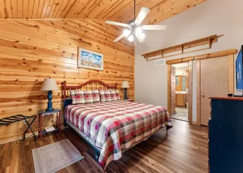 Ozarks Oasis 4 Bedroom Cabin by RedAwning hotel thumbnail 4