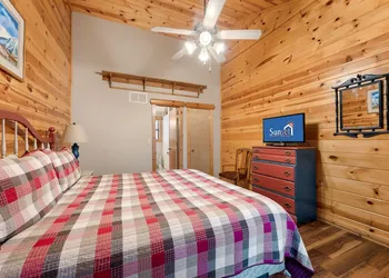 Ozarks Oasis 4 Bedroom Cabin by RedAwning hotel thumbnail 5