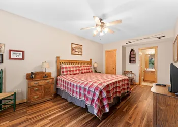 Ozarks Oasis 4 Bedroom Cabin by RedAwning hotel thumbnail 6