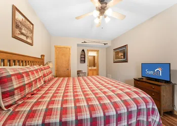 Ozarks Oasis 4 Bedroom Cabin by RedAwning hotel thumbnail 7