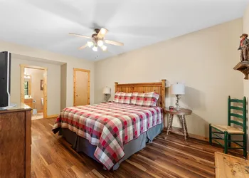 Ozarks Oasis 4 Bedroom Cabin by RedAwning hotel thumbnail 8