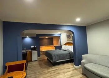 Sunset inn &Suites hotel thumbnail 2