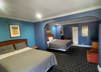 Sunset inn &Suites hotel thumbnail 3