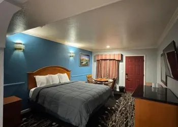 Sunset inn &Suites hotel thumbnail 4