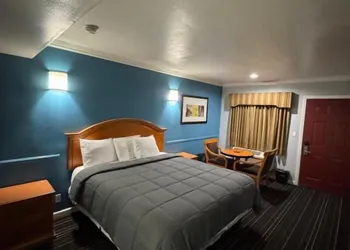 Sunset inn &Suites hotel thumbnail 5