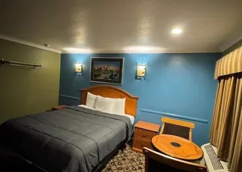 Sunset inn &Suites hotel thumbnail 7