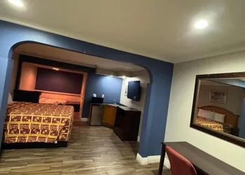 Sunset inn &Suites hotel thumbnail 8