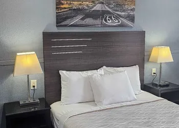 Travelers Inn hotel thumbnail 4