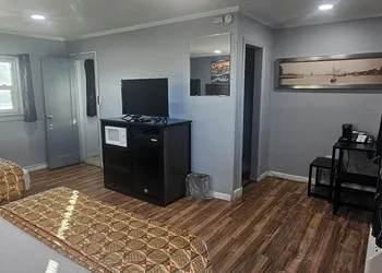 Travelers Inn hotel thumbnail 8