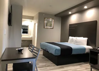 Crystal Inn Downtown hotel thumbnail 2