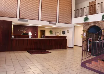 Super 8 by Wyndham Hobbs hotel thumbnail 4