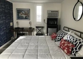 Vineyard Harbor Motel - Private Beach hotel thumbnail 5