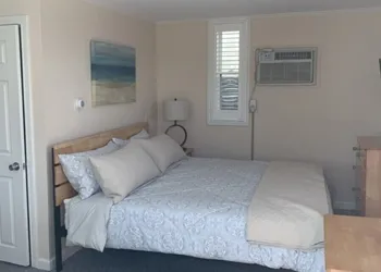 Vineyard Harbor Motel - Private Beach hotel thumbnail 8
