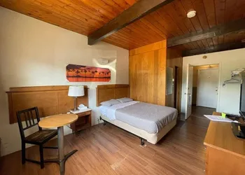 Rosthern Hotel hotel thumbnail 6