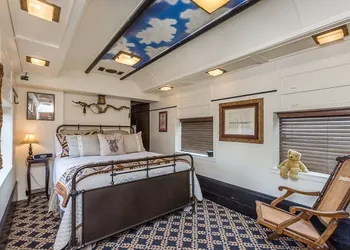 1894 Private Pullman Palace Ca 1 Bedroom Apts by Redawning hotel thumbnail 3