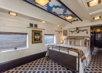 1894 Private Pullman Palace Ca 1 Bedroom Apts by Redawning hotel thumbnail 4