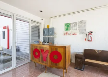 OYO Hotel Cedros hotel thumbnail 2